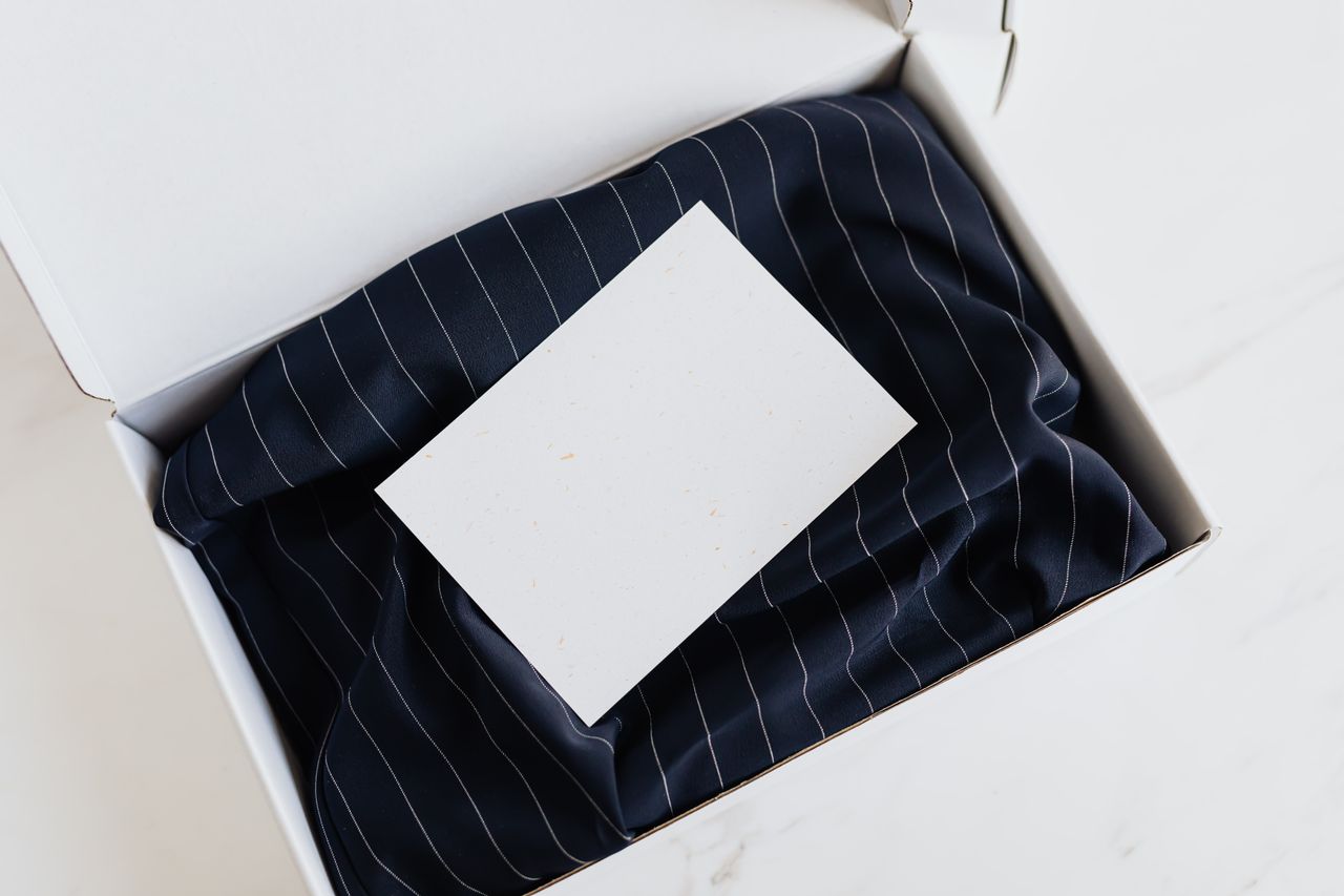 Mastering the First Impression: Your intriguing post title goes here A navy blue fabric gift box with a blank card on top, perfect for special occasions.