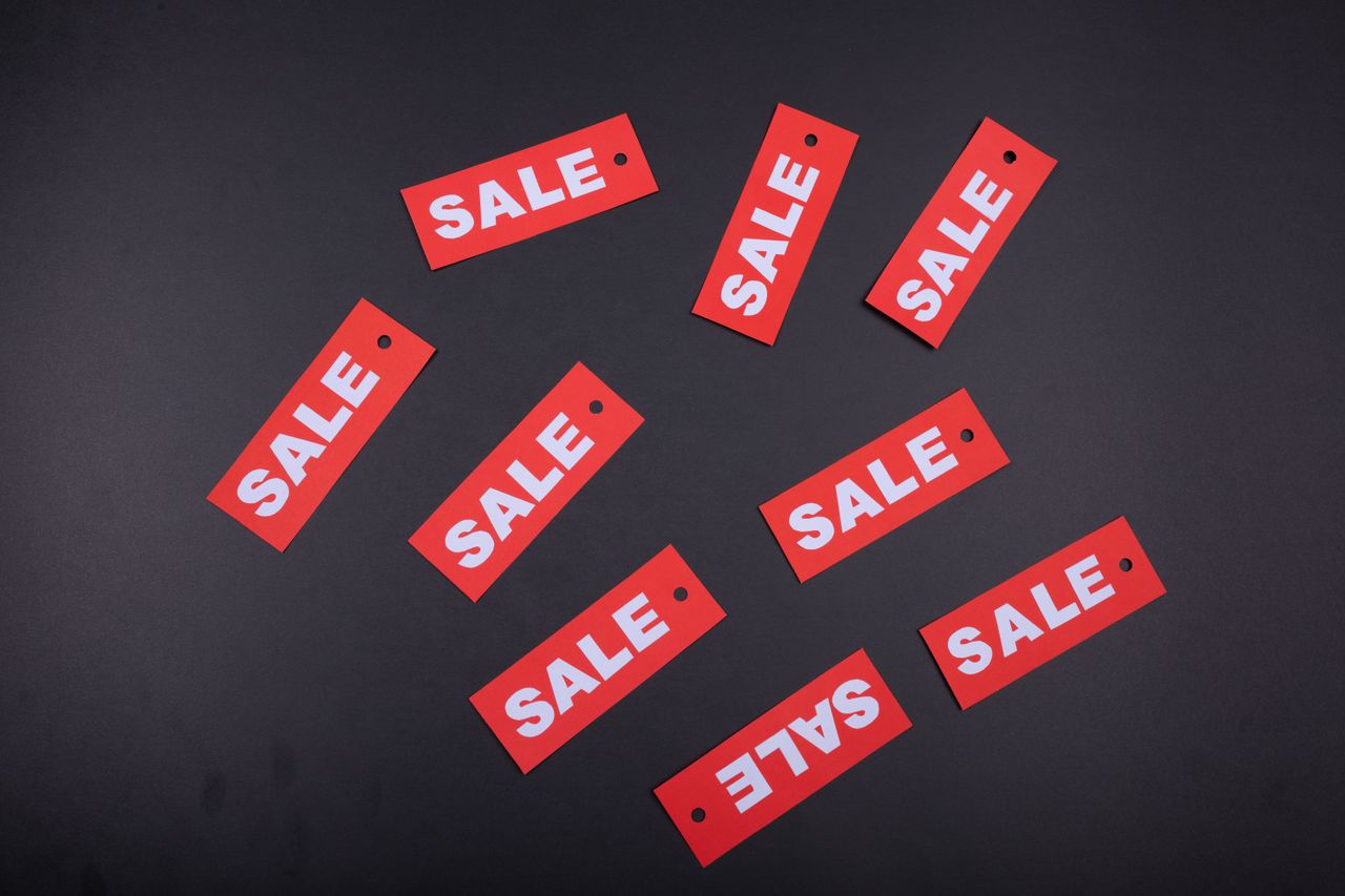 The Art of Drawing Readers In: Your attractive post title goes here Red sale tags arranged on a dark background, ideal for retail promotions.